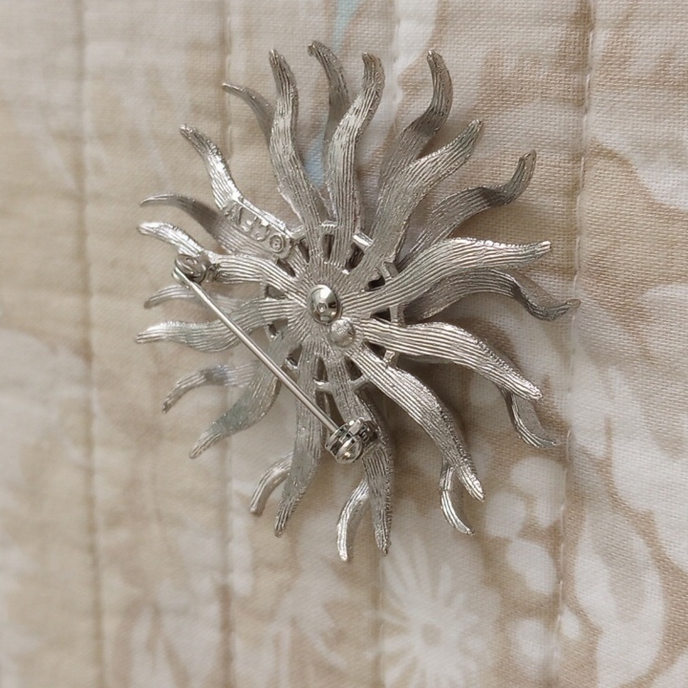 Vintage Octopus Broach Pin Silver Tone - Picture 6 of 6